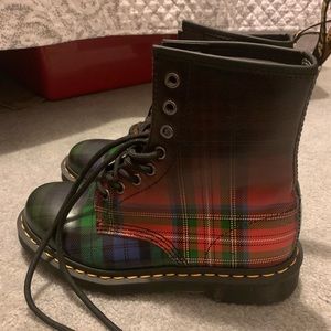 Dr Martens 1460 Tartan Boots in W7/M6